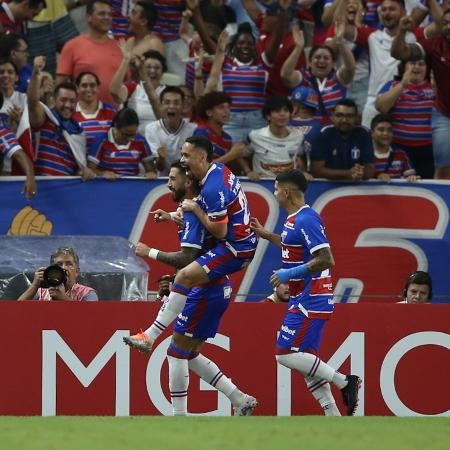 Fortaleza comemora primeiro gol de Lucero contra o Boca Juniors na Arena Castelão - Marlon Costa/AGIF