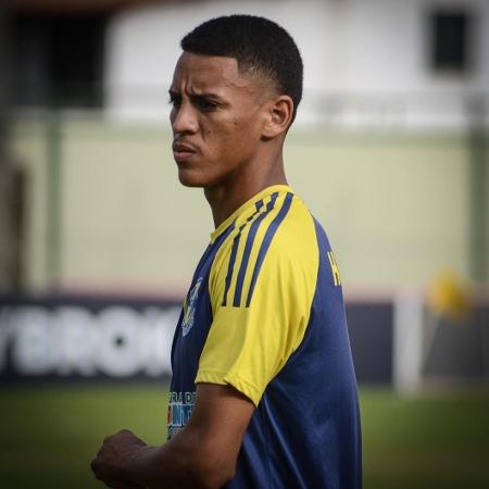 Caio Pedro, de 22 anos, superou dificuldades e se destacou no futebol cearense - Reprodução/Instagram