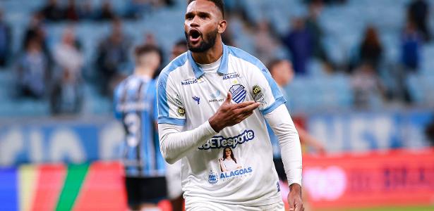 CsA dribla justiça e expõe site de acompanhantes em camisa contra o grêmio