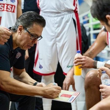 Helinho passando instruções Helinho passando instruções