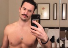 Diego Hypolito posta foto de bigode e é comparado a Freddie Mercury