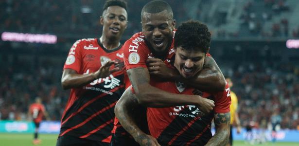 Tardelli foi expulso | Athletico vence Grêmio e não perde há 10 jogos