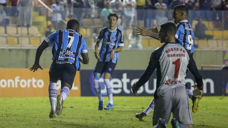 Gol do Grêmio na semifinal da Copa São Paulo teve falha de Welliton e oportunismo de Elias - Guilherme Rodrigues