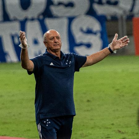 Felipão reclama com a arbitragem durante partida do Cruzeiro contra o Guarani, na Série B - Alessandra Torres/AGIF