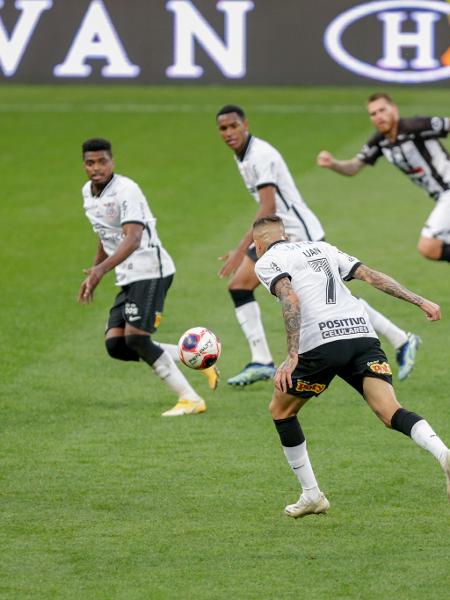 Toque de cabeça preciso de Luan para Jemerson marcar em Corinthians x Inter de Limeira-SP - Marcello Zambrana/AGIF