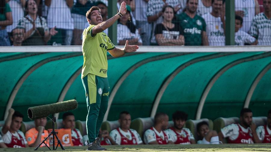 Abel Ferreira comandando o Palmeiras contra o Goiás, pelo Brasileirão - Heber Gomes/AGIF