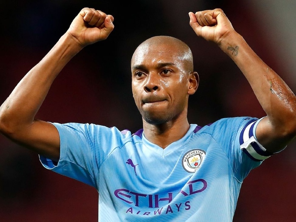 Fernandinho completes his return to former club Athletico Paranaense