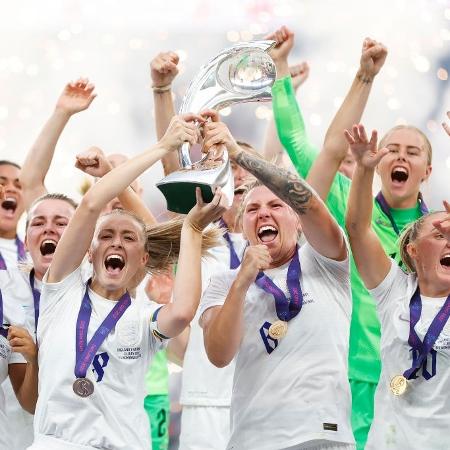 Jogadoras da seleção inglesa comemoram título da Eurocopa Feminina de 2022 - Lynne Cameron/Getty