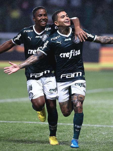 Dudu, do Palmeiras, comemora gol contra o Fortaleza em jogo pelo Brasileirão. - Ettore Chiereguini/AGIF