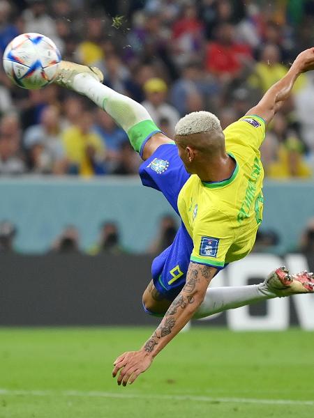 Veja sequência de fotos do golaço de Richarlison na estreia da Copa - Justin Setterfield/Getty Images