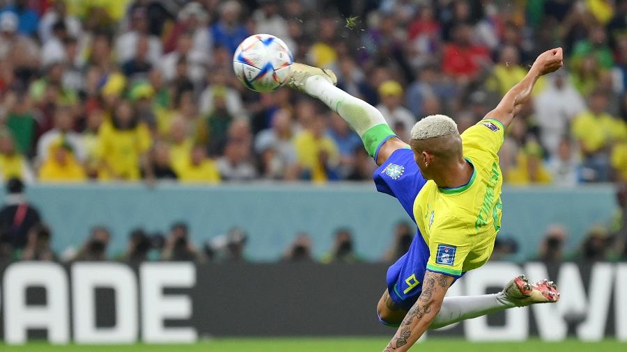 Richarlison acerta lindo voleio e marca para a seleção contra a Sérvia pela Copa do Mundo do Qatar - Justin Setterfield/Getty Images