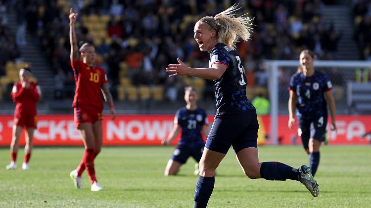 Van der Gragt comemora gol da Holanda contra a Espanha nas quartas da Copa feminina