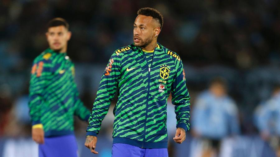 Neymar, do Brasil, no aquecimento para o jogo contra o Uruguai, pelas Eliminatórias