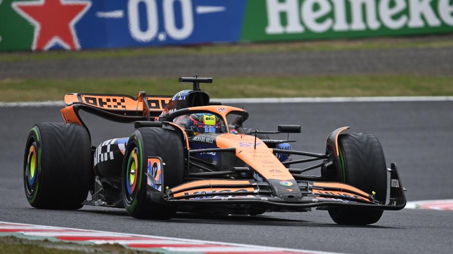 Oscar Piastri, da McLaren, na pista de Suzuka, no Japão