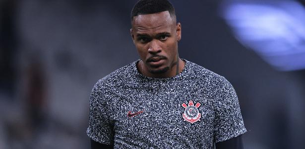 Corinthians negocia transferência de Carlos Miguel para o futebol inglês