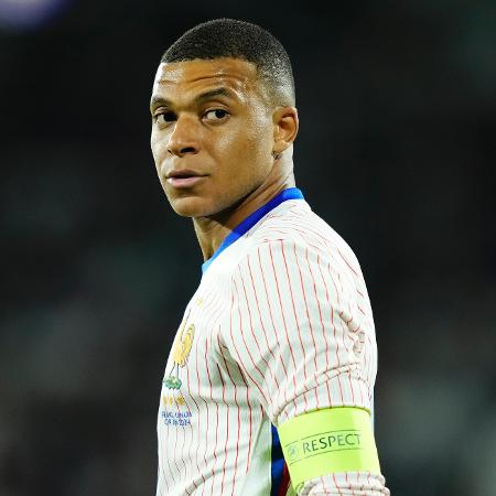 Kylian Mbappé durante amistoso da seleção francesa