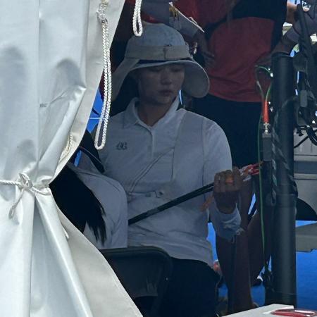 A sul-coreana Lim Sihyeon, do tiro com arco feminino, concentrada nos Jogos Olímpicos de Paris