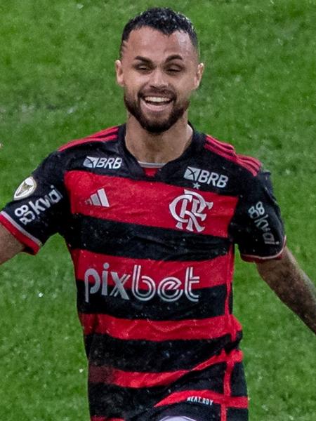 Michael comemora gol marcado pelo Flamengo durante jogo contra o Bragantino, pelo Brasileirão