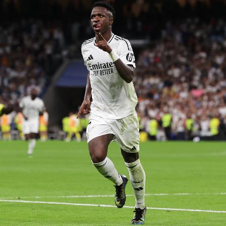 Vinicius Jr. comemora gol do Real Madrid diante do Villarreal no Campeonato Espanhol