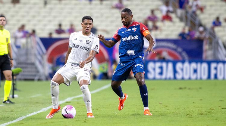 Tinga em ação durante Fortaleza x Atlético-MG, jogo do Campeonato Brasileiro