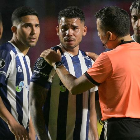 Navarro, do Talleres, chorou após confusão envolvendo Bobadilla, do São Paulo Navarro, do Talleres, chorou após confusão envolvendo Bobadilla, do São Paulo
