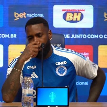 Gerson se emociona ao falar sobre relação com o pai em apresentação pelo Cruzeiro