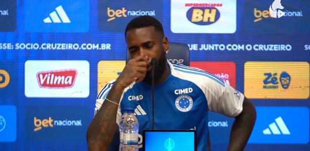 Gerson emociona-se em apresentação no Cruzeiro: compromisso com o pai.