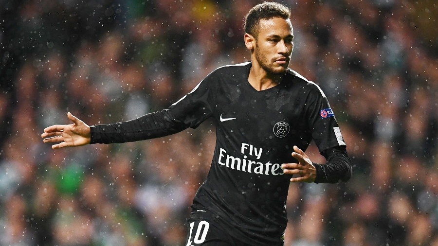 Neymar comemora gol pelo PSG; jogador foi vendido pelo Barcelona - Franck Fife/AFP