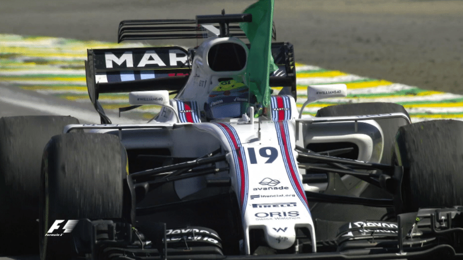 Felipe Massa dá volta de adeus em Interlagos com uma bandeira verde em mãos - Reprodução/F-1