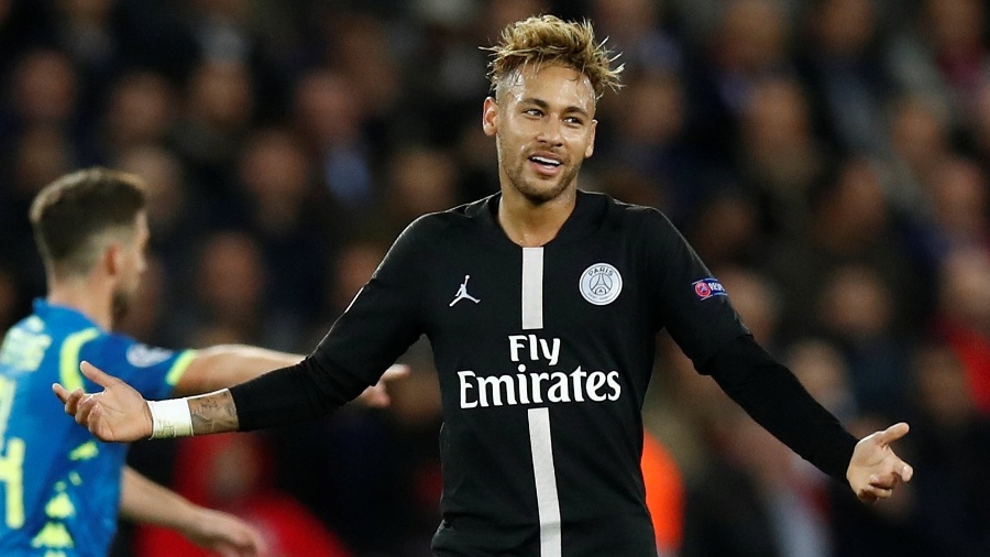 Neymar gesticula durante jogo entre PSG e Napoli - Christian Hartmann/Reuters