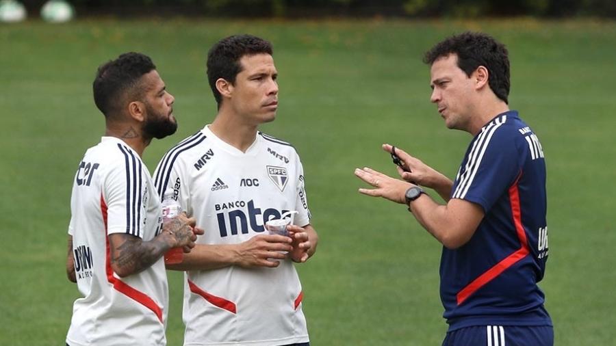 Hernanes e Daniel Alves devem ser os responsáveis pela armação do Tricolor de Fernando Diniz - Rubens Chiri / saopaulofc.net