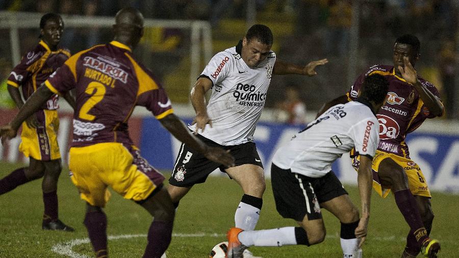 Ronaldo em ação na derrota do Corinthians para o Tolima, na pré-Libertadores 2011 - Daniel Augusto Jr./Ag. Corinthians