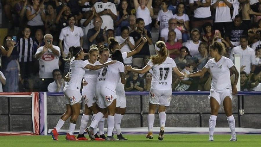 Jogadoras do Santos comemoram vitória sobre o Cruzeiro pelo Brasileirão Feminino - Reprodução/Twitter