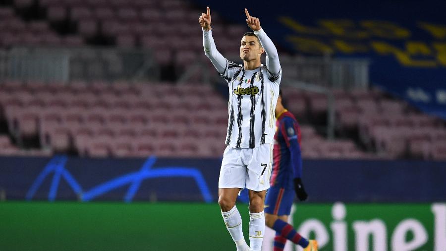 Cristiano Ronaldo comemora gol da Juventus contra o Barcelona, pela Liga dos Campeões - Getty Images