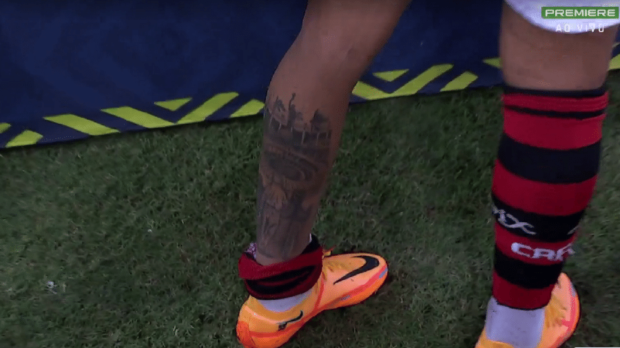 João Gomes mostra tatuagem em homenagem ao avô após vitória pelo Flamengo - Reprodução/Premiere FC