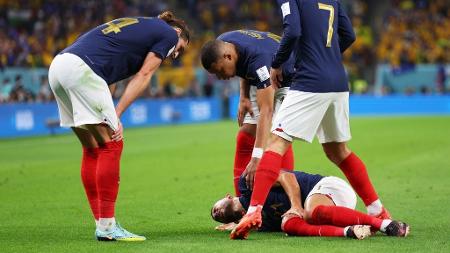 Lucas Hernández, da França, se machuca durante partida contra a Austrália na Copa do Mundo - Elsa/Getty Images - Elsa/Getty Images