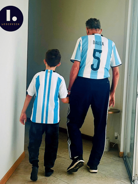 Edgardo "Patón" Bauza com a camisa da Argentina - Reprodução/Twitter