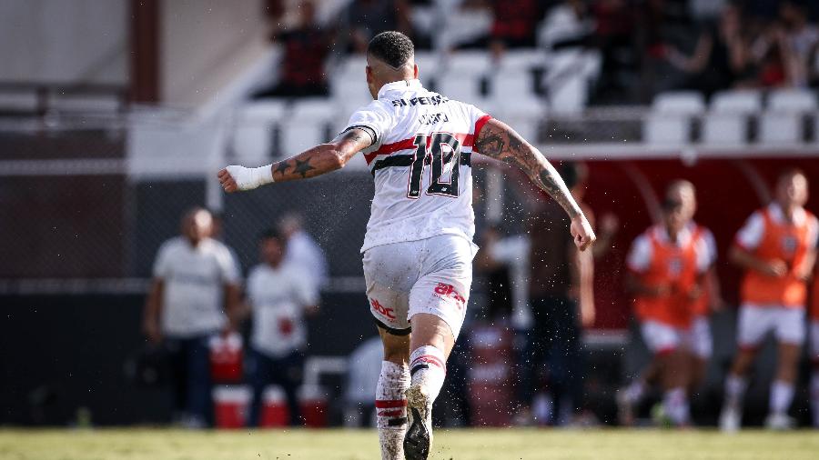 Luciano comemora gol pelo São Paulo contra o Ituano pelo Campeonato Paulista
