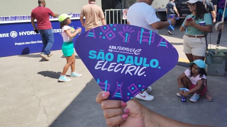 Leque distribuído pela Fórmula E ao público presente no E-Prix de São Paulo de 2024