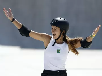 Dora Varella 'elimina' compatriotas e vai à final do skate park feminino