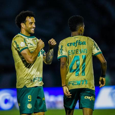 Felipe Anderson comemora gol do Palmeiras com Estêvão