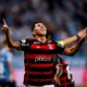 Palmeiras arrisca e contrata atacante dispensado pelo Flamengo