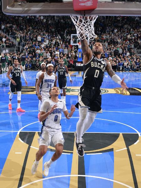 Damian Lillard, durante jogo do Milwaukee Bucks na NBA Cup