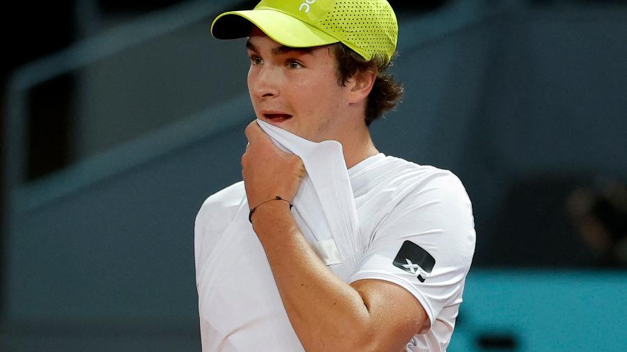 João Fonseca contra Tommy Paul na segunda rodada do Masters 1000 de Madri de 2025 João Fonseca contra Tommy Paul na segunda rodada do Masters 1000 de Madri de 2025