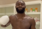Astro da NBA, Jaylen Brown viraliza em luta de exibição de boxe na Nigéria
