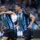 Gr&ecirc;mio vence Athletico, coloca Inter no Z4 e v&ecirc; Corinthians agonizar em 18&ordm;