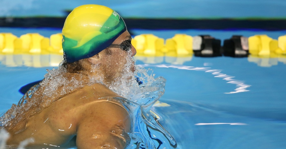 Felipe França nada a sua classificatória da natação, nos Jogos Pan-Americanos de Toronto