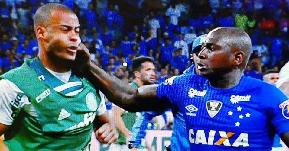 Cruzeiro x Palmeiras termina com agressões e expulsões dos 