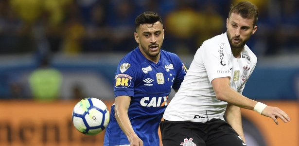 Corinthians do zagueiro Henrique voltará a encarar o Cruzeiro em Belo Horizonte - DOUGLAS MAGNO / AFP