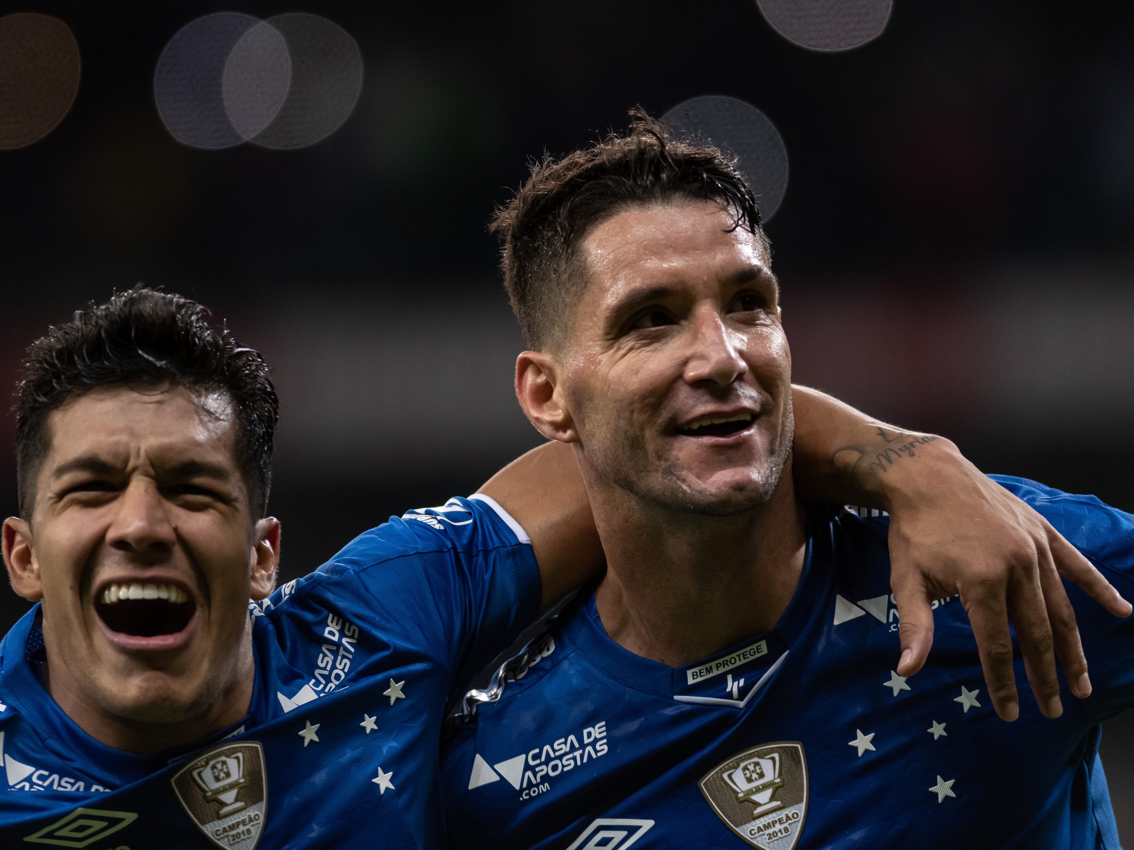 Jogadores minimizam sufoco e exaltam luta do Cruzeiro em empate